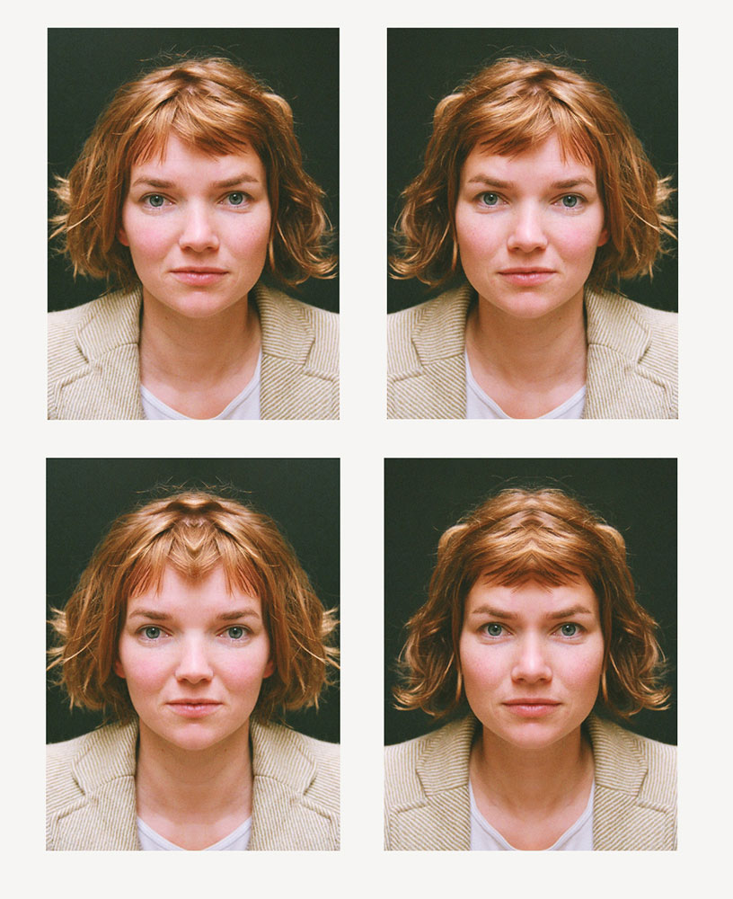 "portrait d'identité de Sophie" : photographie ressemblant à des photos d'identité : 4 vues d'un même visage ou presque : les deux portraits du haut sont inversés dans le miroir et les deux portraits du bas sont issus du collage en symétrie complète, du seul côté gauche et seul côté droit prise par cécile briand