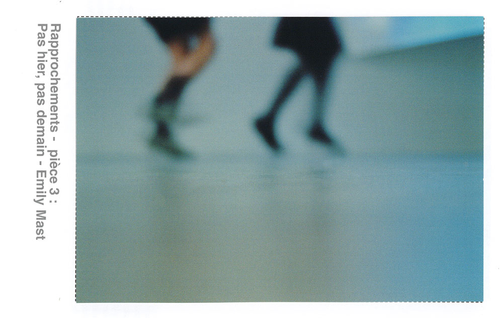 carte postale d'Emily où l'on voit 2 paires de jambes dansantes