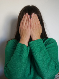 gif_cache_visage_cecile_briand