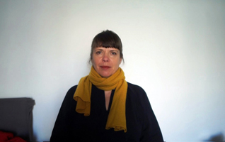 gif_echarpe_tete_disparait_cecile_briand