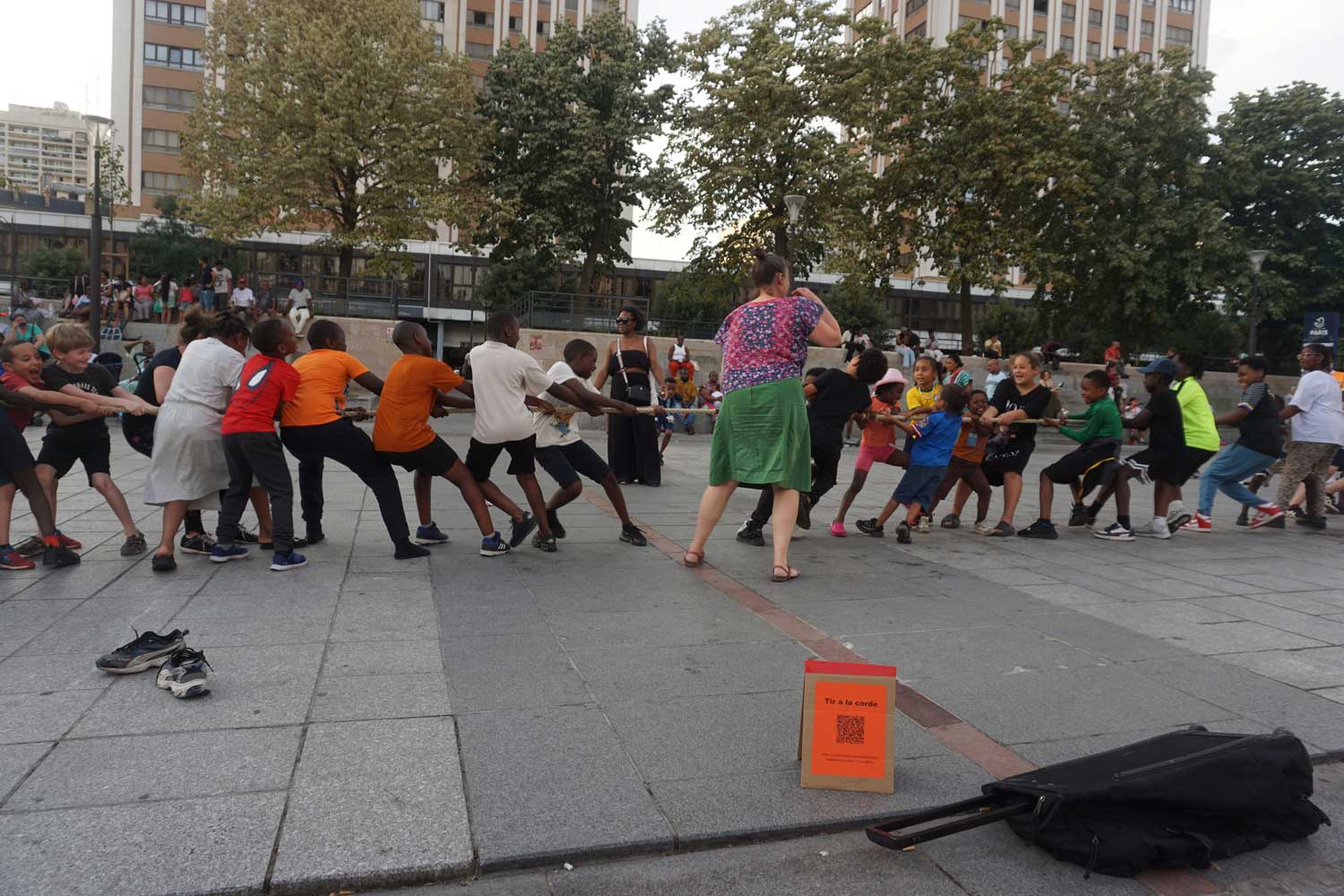 tir a la corde place des fetes avec des enfants 2