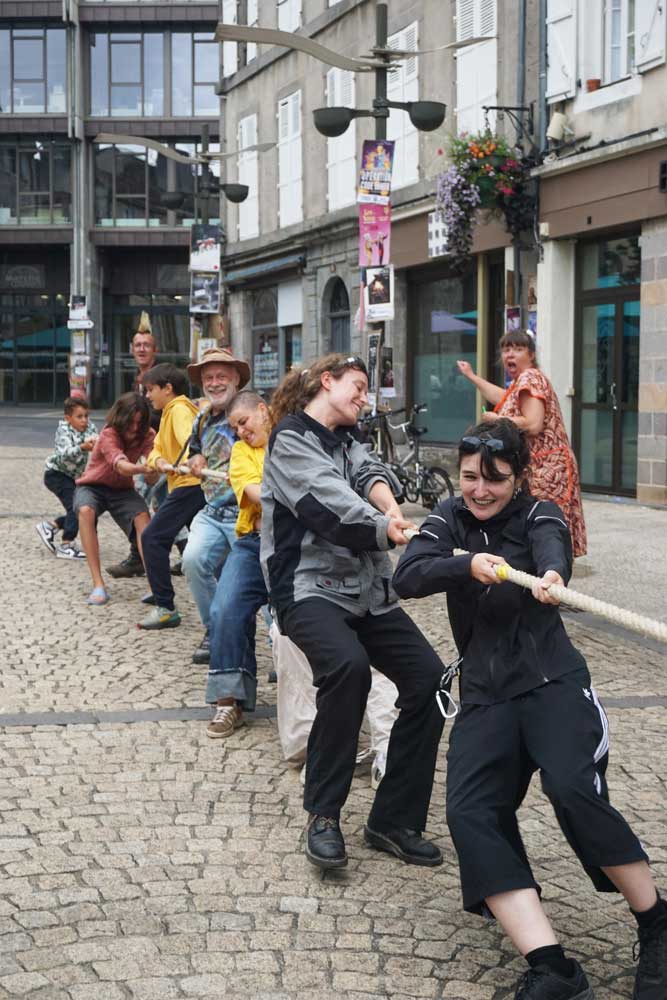 le_tir_a_la_corde_au_festival_d_aurillac_6_cecile_briand